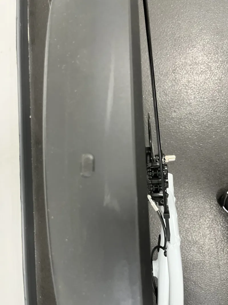 EX DISPLAY Cube Cargo Hybrid 500 Electric Cargo Bike 2023 in Flash White Black-2